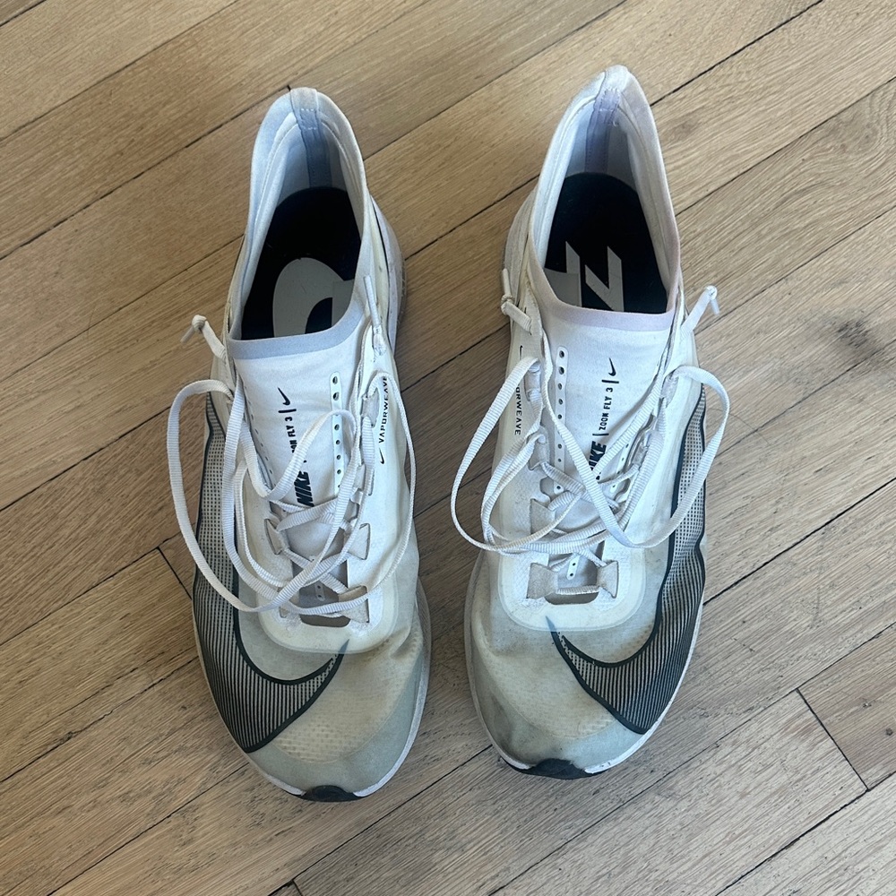 Nike men’s Zoom Fly 3 White and Black Athletic Shoes